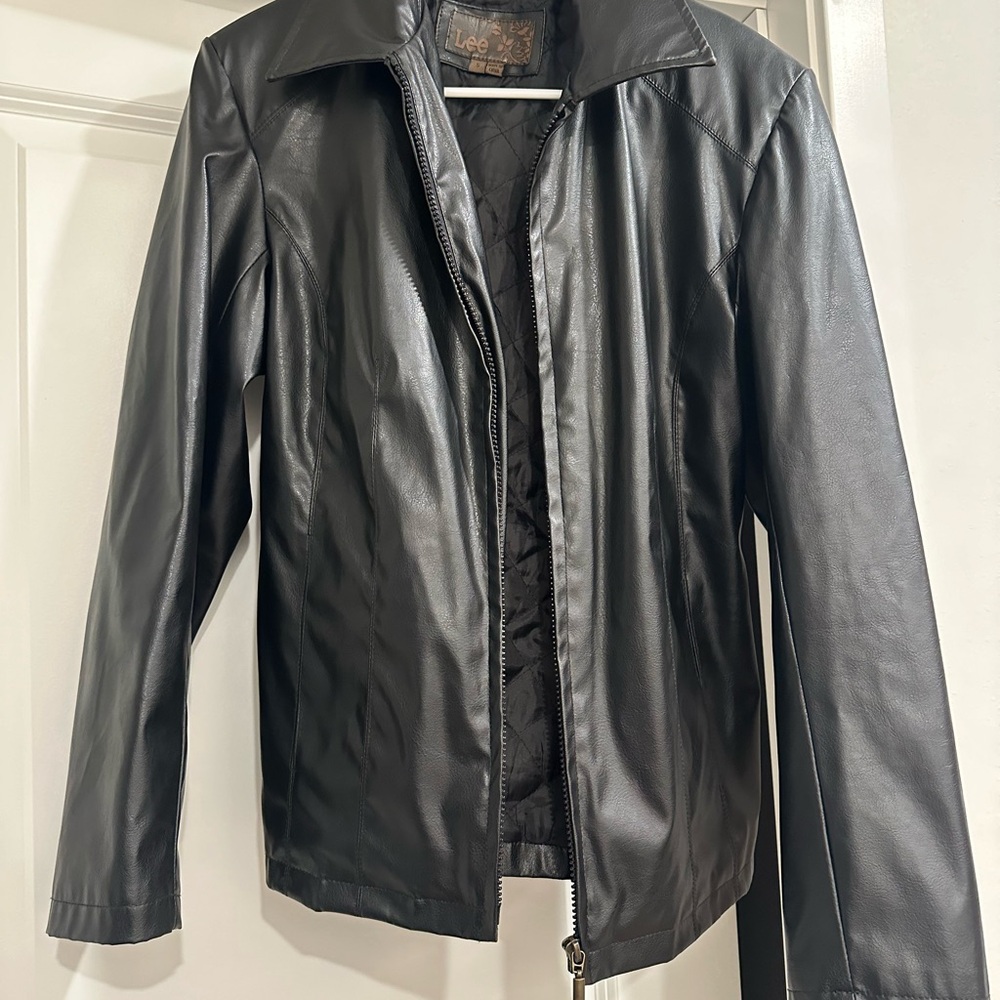 Gorgeous size small leather jacket like new - Picture 2 of 2